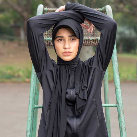 Instant pinfree cap with attached undercap